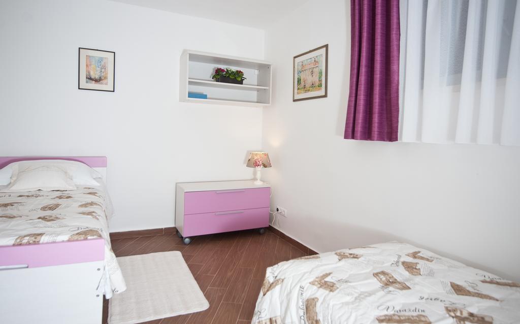 Apartment Lina Deluxe Split Room photo