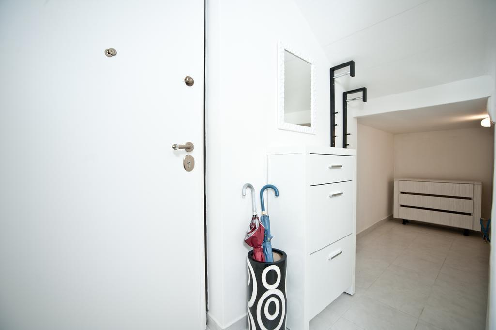 Apartment Lina Deluxe Split Room photo